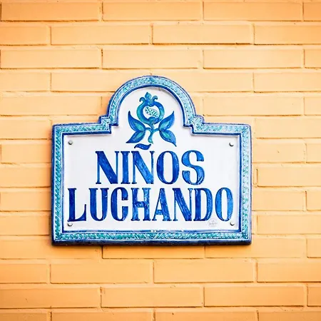 Ninos Luchando Granada Buitenkant foto